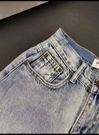 High-waisted jeans