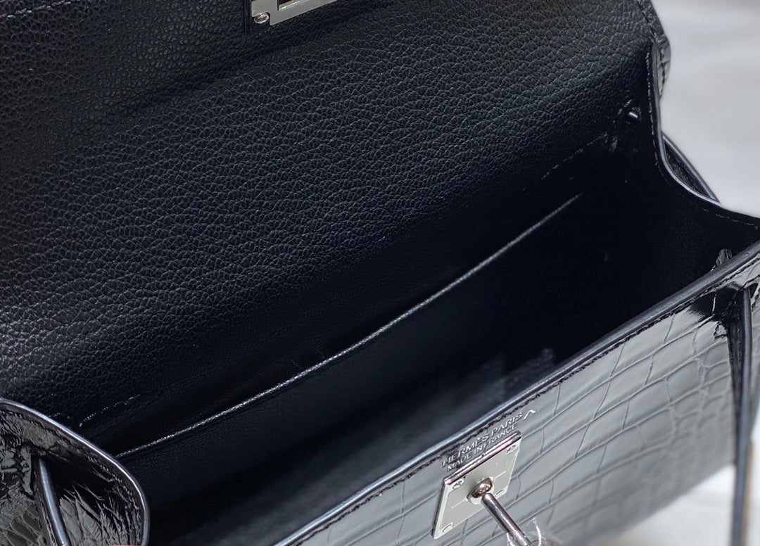 Mini 19 Black Croco Lookalike in Cowhide Leather